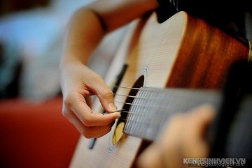girl-playing-guitar-band-cute.jpg