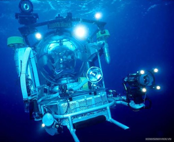 research-submersible-full-c83d6.jpg