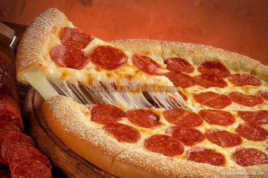cach-lam-pizza-xuc-xich-8.jpg