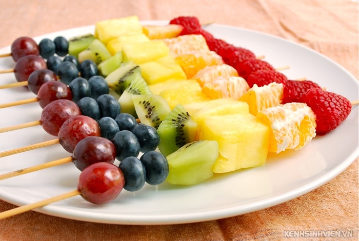 rainbow-fruit-skewers-3.jpg